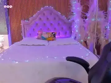 Chaturbate Live Sex Cam of camila_harperr