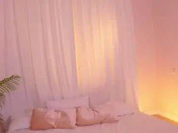 Chaturbate Live Sex Cam of chiaraamore