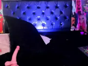 Chaturbate Live Sex Cam of skyler__blue4
