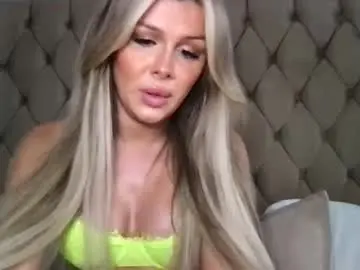 Chaturbate Live Sex Cam of tsevaxx