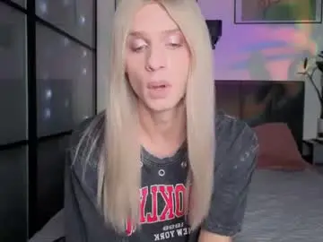 Chaturbate Live Sex Cam of huge_vee