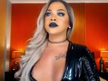 Chaturbate Live Sex Cam of urmajestytyra