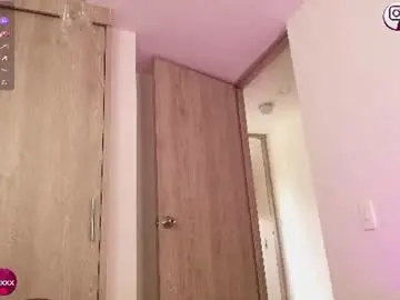 Chaturbate Adult Video Chat of adelineefoxxx