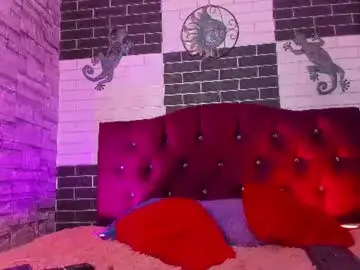 Chaturbate Free Porn Cam of silacitex_effys