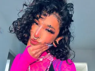 Streamate Live Sex of Maditronnn