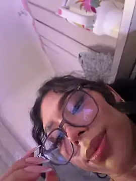 Stripchat Sex Cam of Samantha_Bernardo