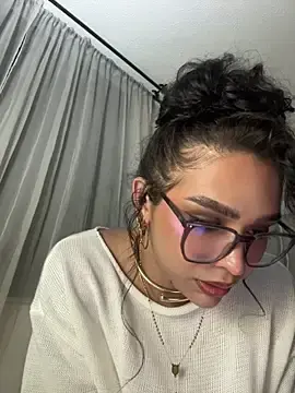 Stripchat Watch Live Sex Cams of Samantha_Bernardo
