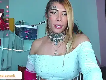Stripchat Live Sex Cam of caroline_cossei