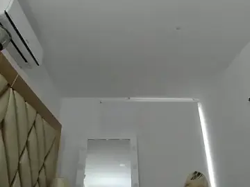 Stripchat Free Live Porn of briana_wonder69xxx