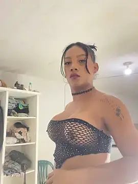 Stripchat Sex Cam of brunette_horny1