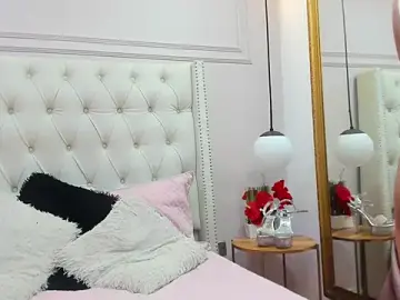 Stripchat Live Sex Cam of MiiaRestrepo