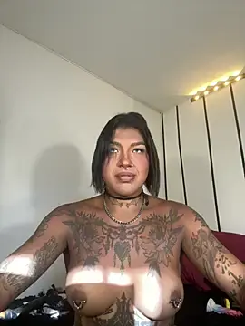 Stripchat Sex Cam of IsabellBigtitsxx