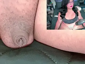 Stripchat Adult Webcam of Tyffanny-Evans