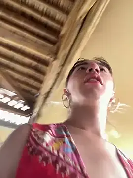 Stripchat Sex Cam of Littlebunny21