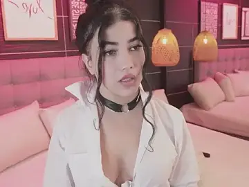 Stripchat Adult Webcam of BellaLatinaTS
