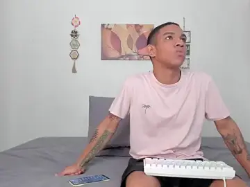 Stripchat Free Porn Cam of its_me_miley