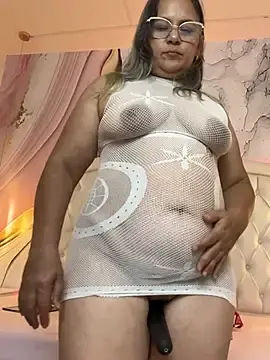 Stripchat Adult Webcams of Lucy_Milf_474