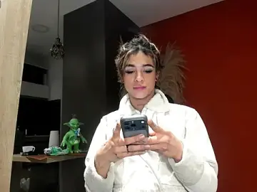 Stripchat Live Sex Cam of stormytt_
