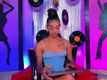 Stripchat Best live sex cam show of nickyminach_