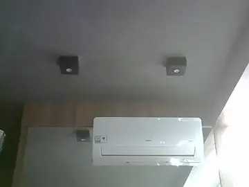 Stripchat Sex Cam of SkinnyKitten
