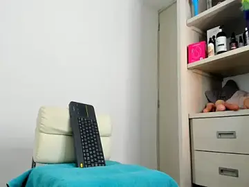 Stripchat Adult Webcam of shantallhotxx