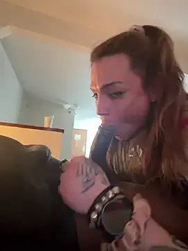Stripchat Live Sex Cam of UrHellBri-L