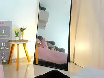 Stripchat Live Sex Cam of hollyprincess_2