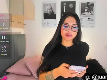 Stripchat Live Sex of hollyprincess_2