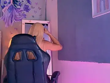 Stripchat Free Porn Cam of Emily_Castillo_1