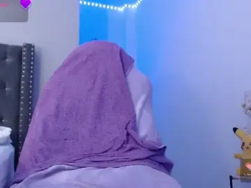 Stripchat Adult Webcam of Hanna-Queenss