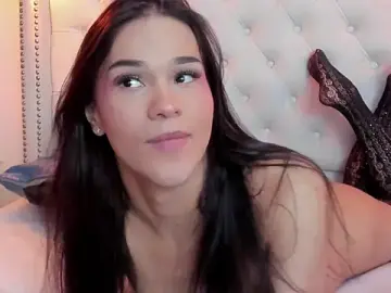 Stripchat Live Sex Cam of _ISALITTLESTAR_