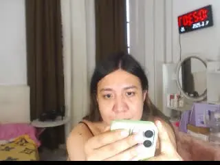 Xlovecam Watch Live Sex Cams of HugeCockStella