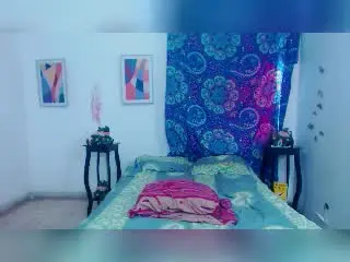 Xlovecam Live Sex Cam of EmilyBigHot