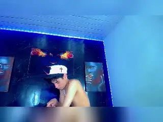 Xlovecam Live Sex of LuxeCouple